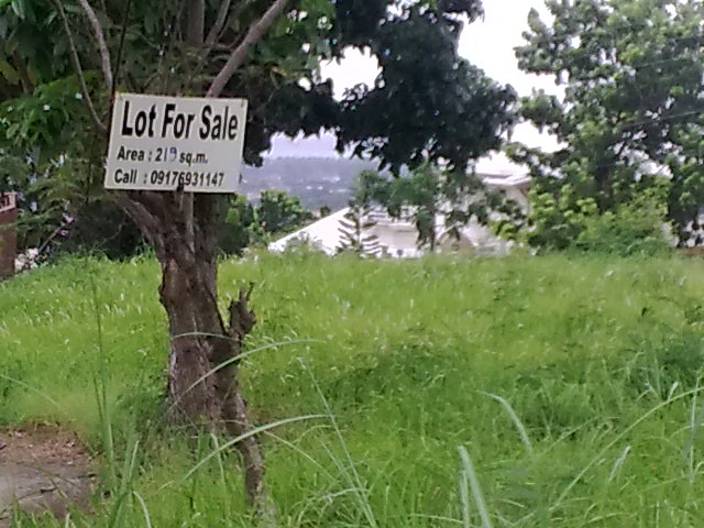 RESALE LOT @ VISTA GRANDE SUBD, PH 1 Lot for sale Vista Grande Subd. Phase1, Bulacao Talisay City, Cebu, BLk 10, LOT # .23, LOT AREA 219sq.m.@ P 8,500/sq.m. P1,861,500.00  It is Located at Col de sac, before club house, which is existing Home Owners Assoc