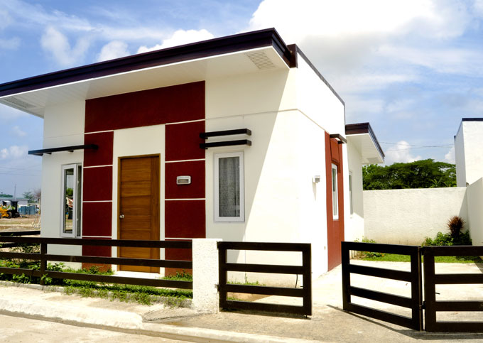 FOR SALE: House Tarlac 9