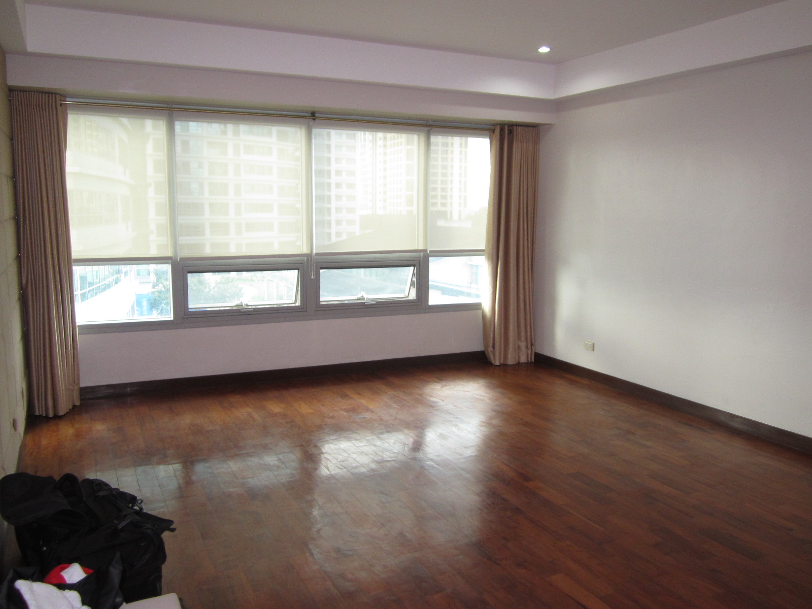 FOR SALE: Apartment / Condo / Townhouse Manila Metropolitan Area > Makati 4