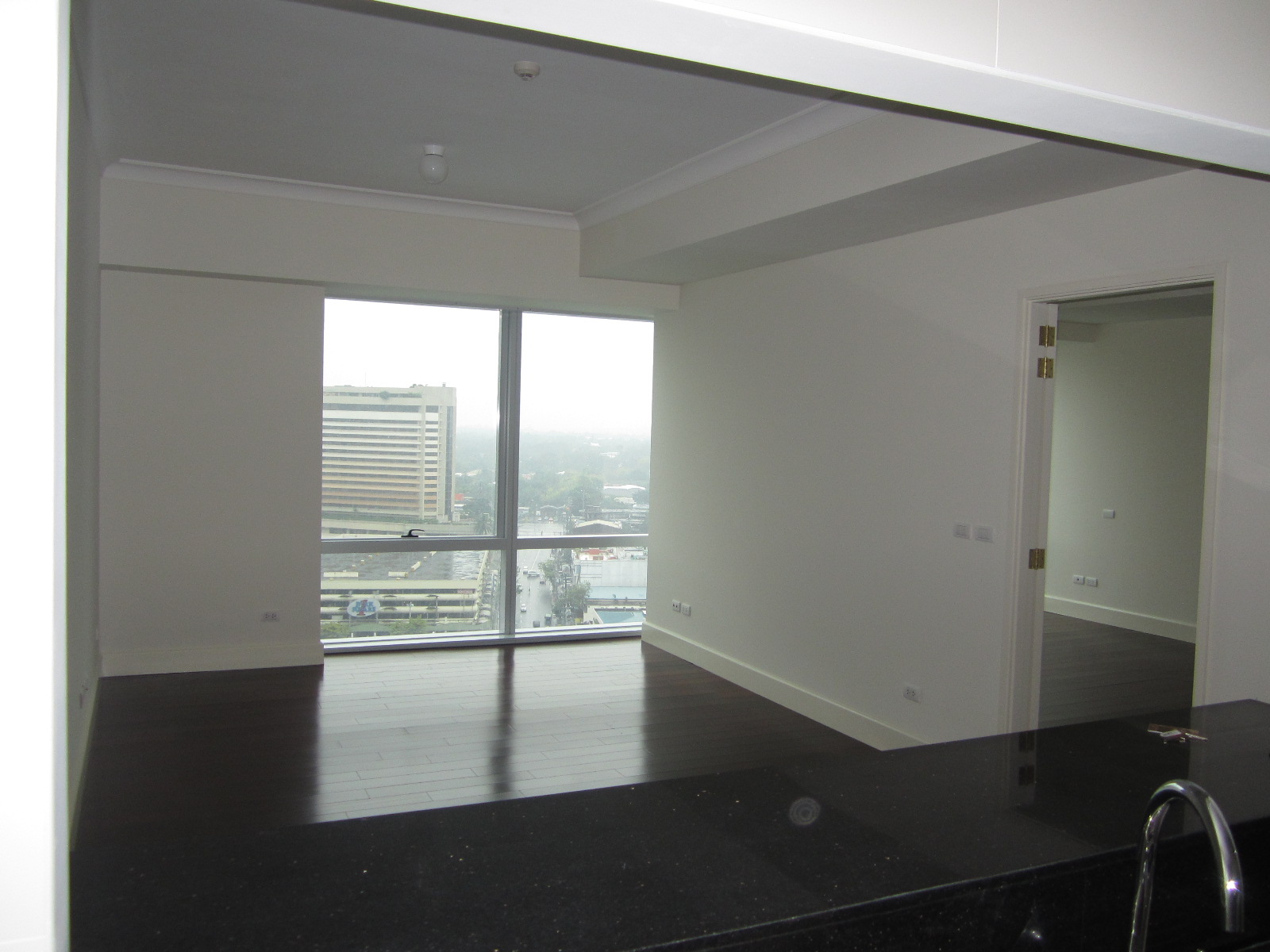 FOR SALE: Apartment / Condo / Townhouse Manila Metropolitan Area > Makati 6