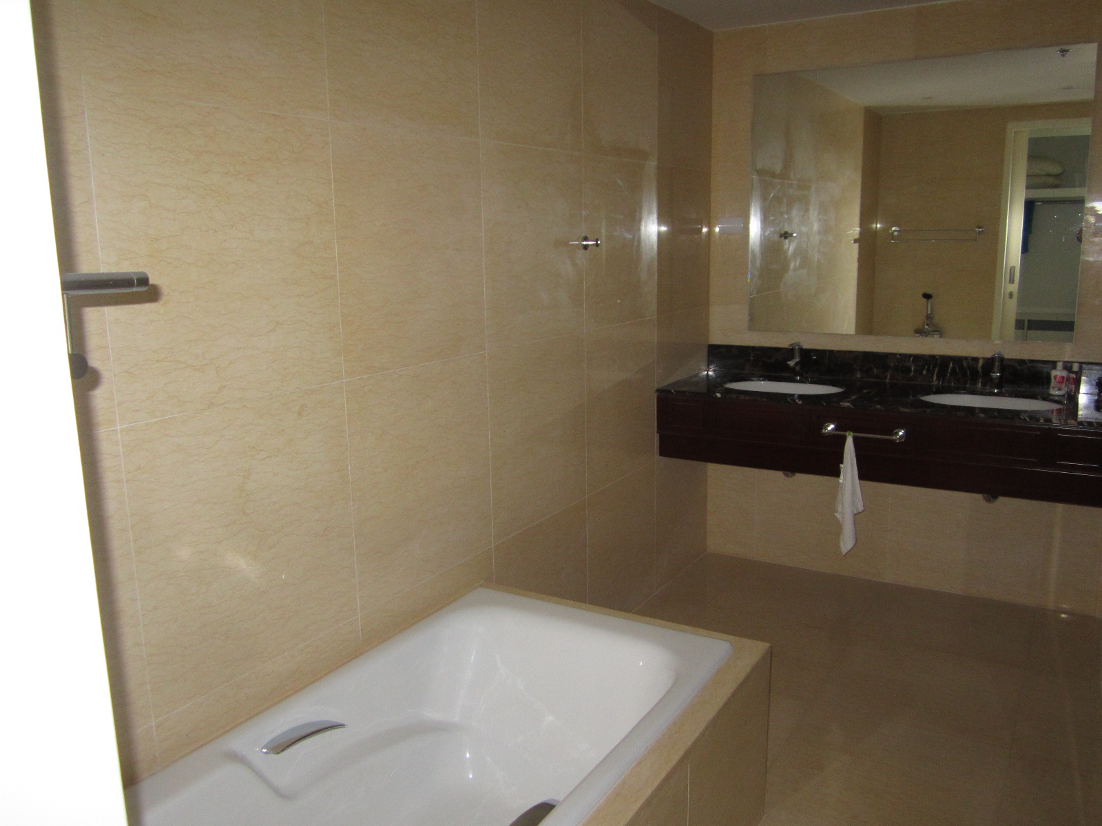 FOR SALE: Apartment / Condo / Townhouse Manila Metropolitan Area > Makati 7