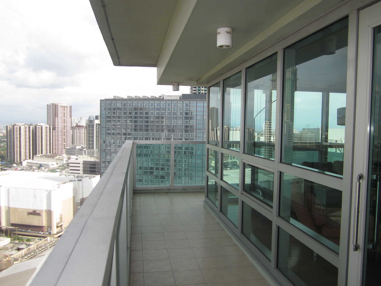 FOR RENT / LEASE: Apartment / Condo / Townhouse Manila Metropolitan Area > Makati 2