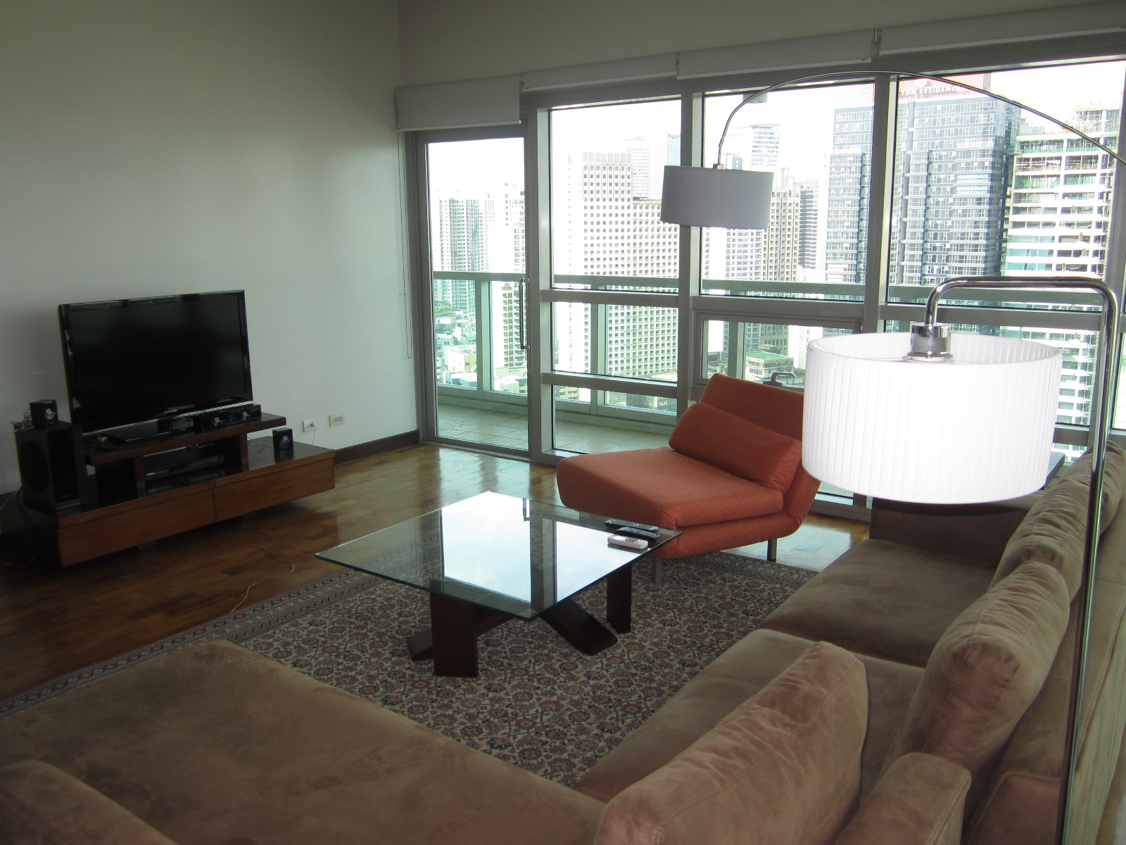 FOR RENT / LEASE: Apartment / Condo / Townhouse Manila Metropolitan Area > Makati 6