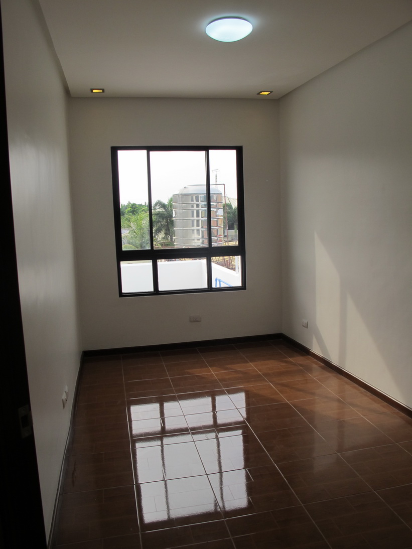 FOR SALE: Apartment / Condo / Townhouse Manila Metropolitan Area > Paranaque 15