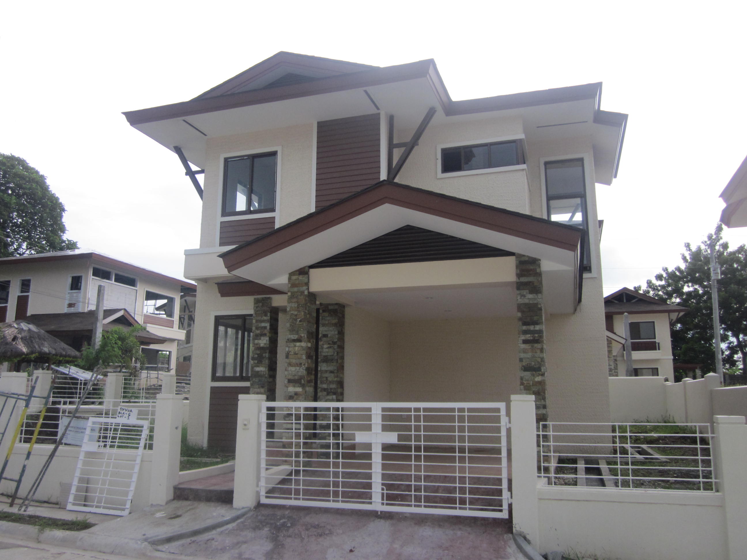 FOR SALE: House Davao >Davao City 1