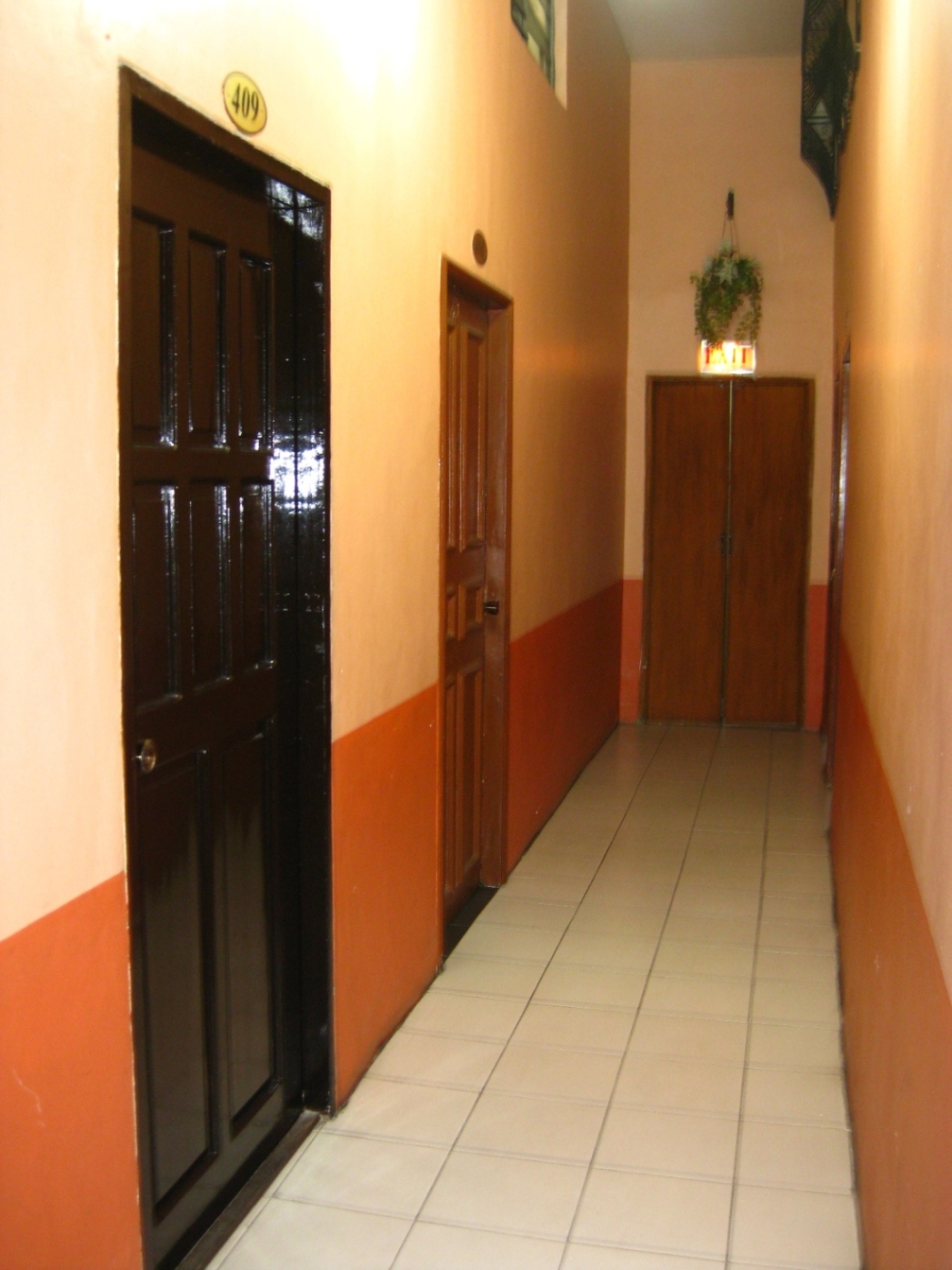 Hallway to Unit - http://www.renttoown.ph