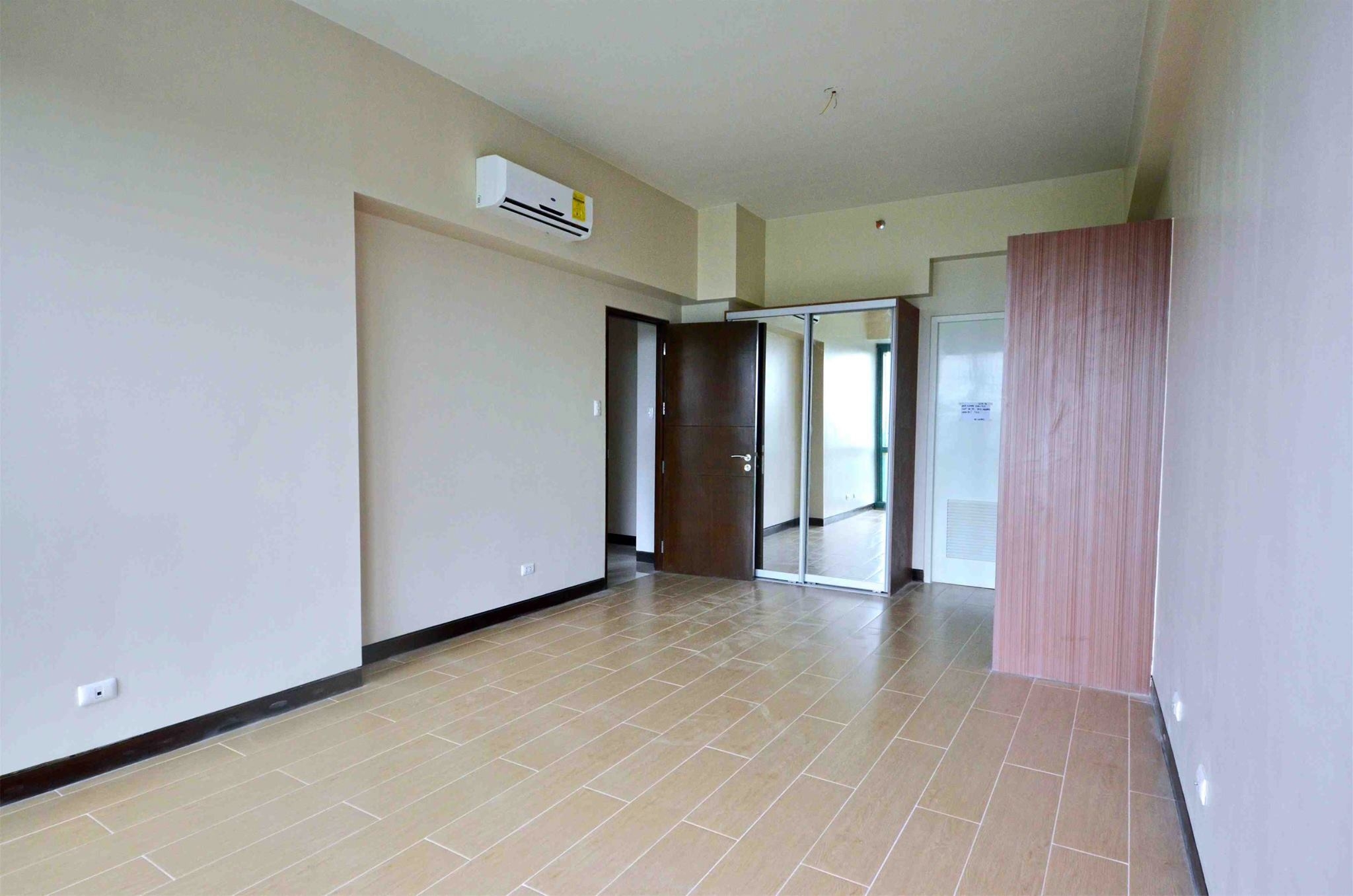 FOR SALE: Apartment / Condo / Townhouse Manila Metropolitan Area > Other areas 5