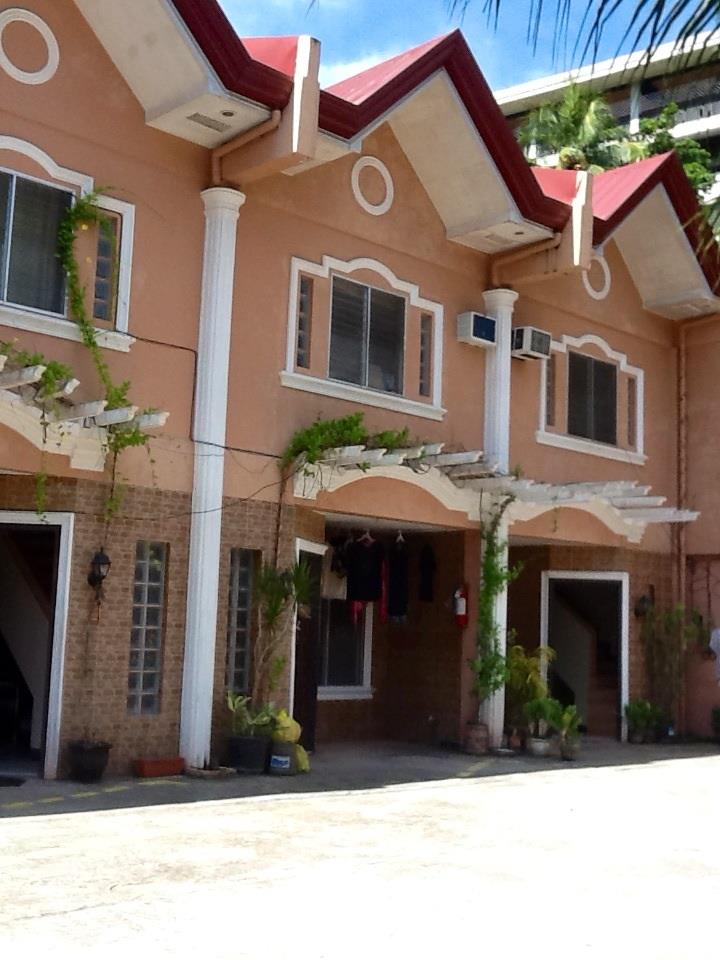 FOR RENT / LEASE: Apartment / Condo / Townhouse Cebu