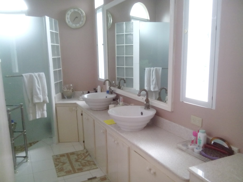 FOR SALE: House Batangas 5