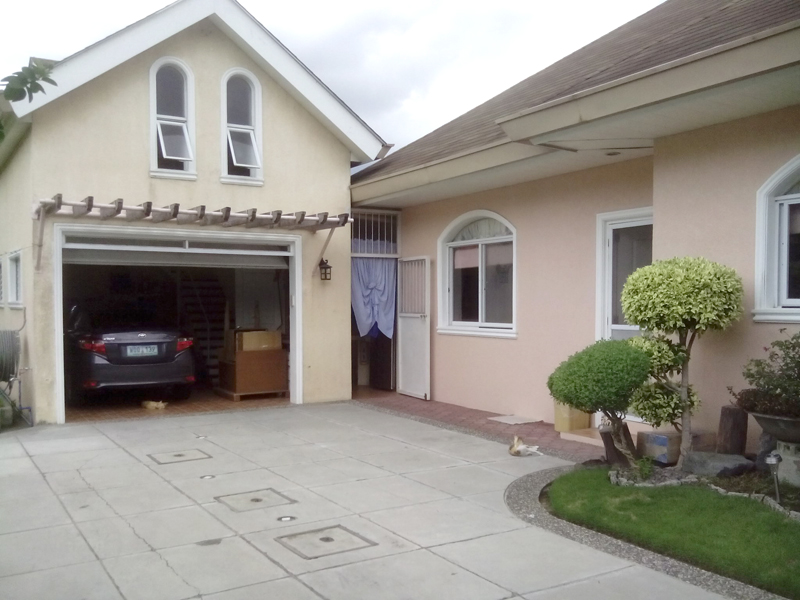 FOR SALE: House Batangas 8