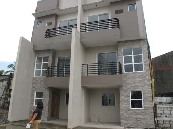 Townhouse in Tandang Sora at 4.5M