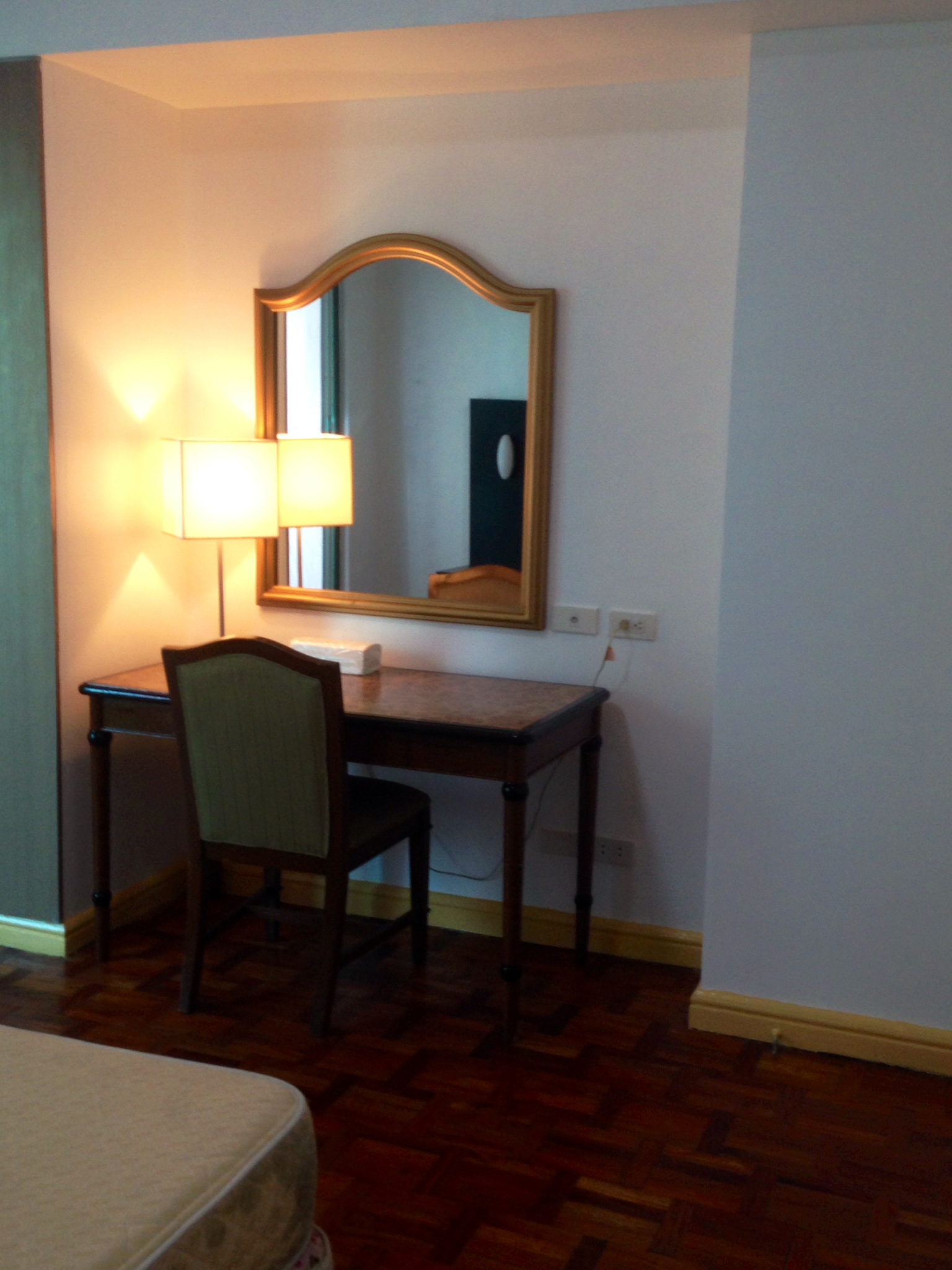 FOR RENT / LEASE: Apartment / Condo / Townhouse Manila Metropolitan Area > Makati 1