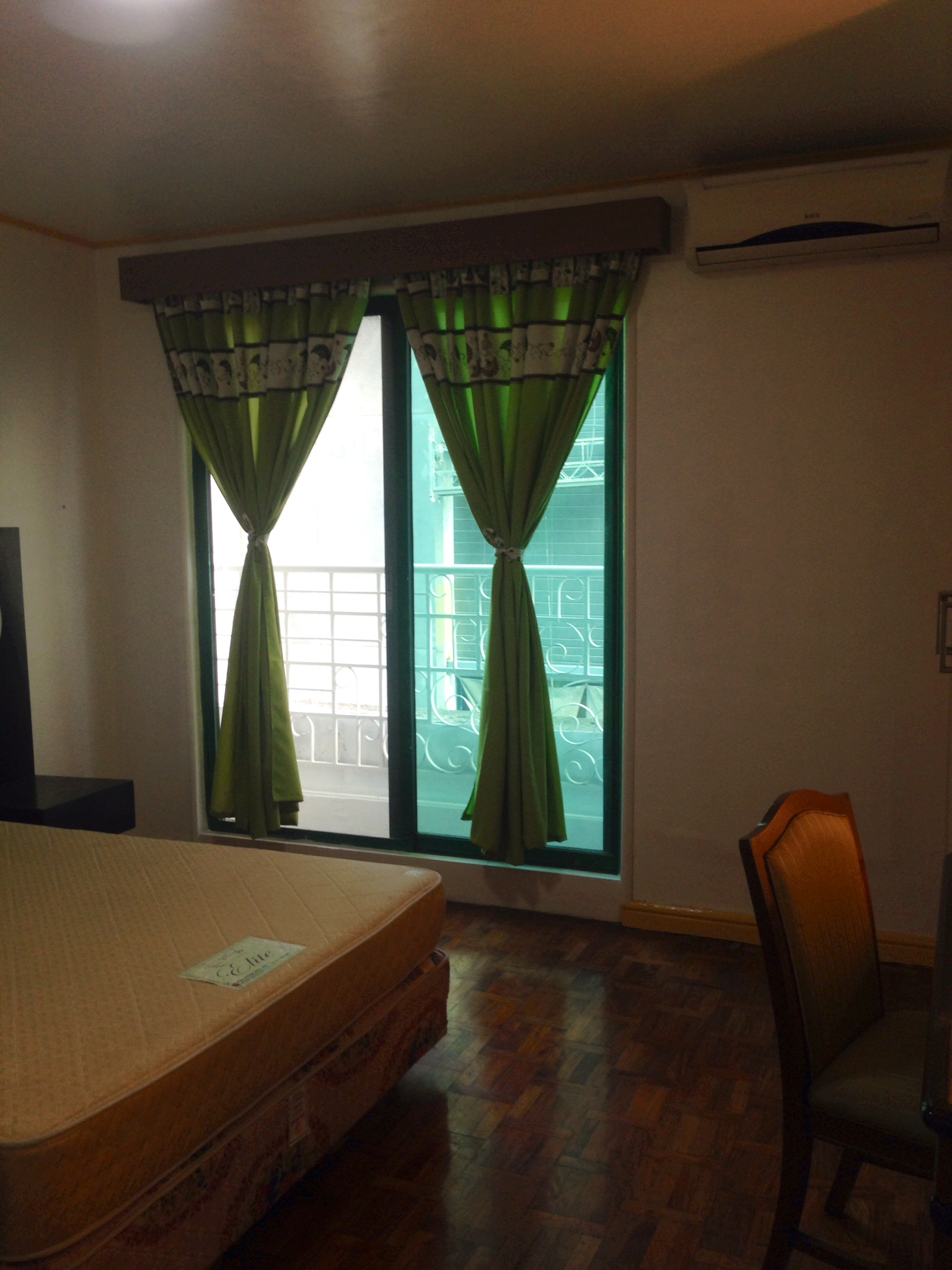 FOR RENT / LEASE: Apartment / Condo / Townhouse Manila Metropolitan Area > Makati 5