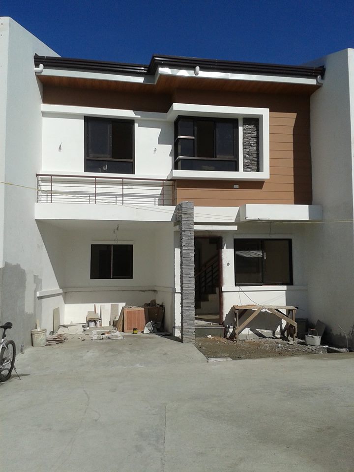 House and Lot in Tandang Sora at 3.827M