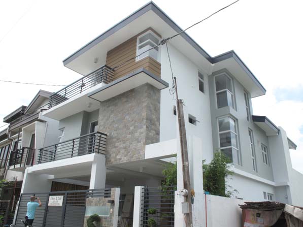 House in Pasig Area for Sale at 9.5M