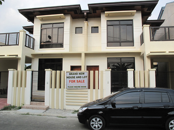 Townhouse Deluxe in Batasan Hills at 6M