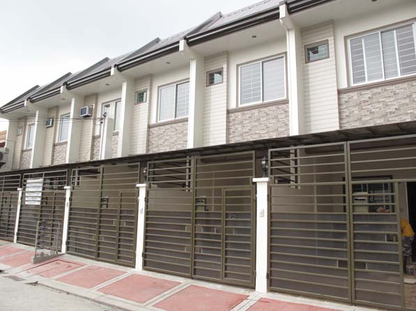 Townhouse near Mindanao Ave at 2.6M