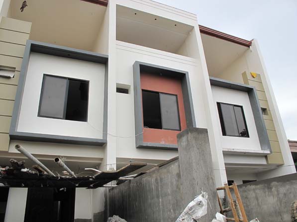 House in Sauyo Mindanao Avenue at 6.5M