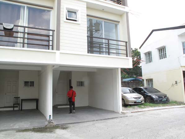 House in Tandang Sora at 2.650M