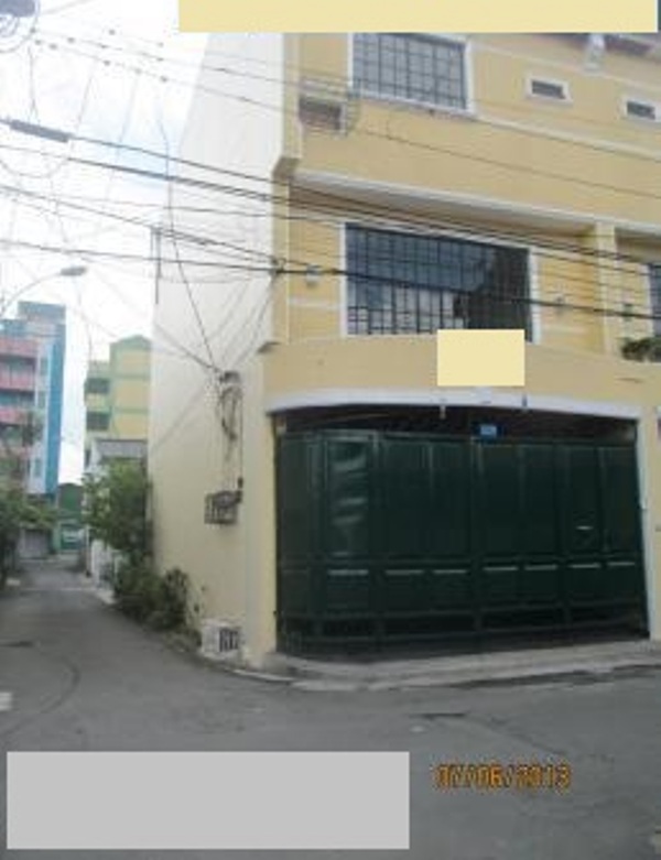 House and Lot in Project 6 Quezon City at 6M