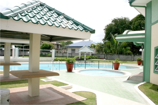 FOR SALE: Apartment / Condo / Townhouse Cavite > Dasmarinas 3