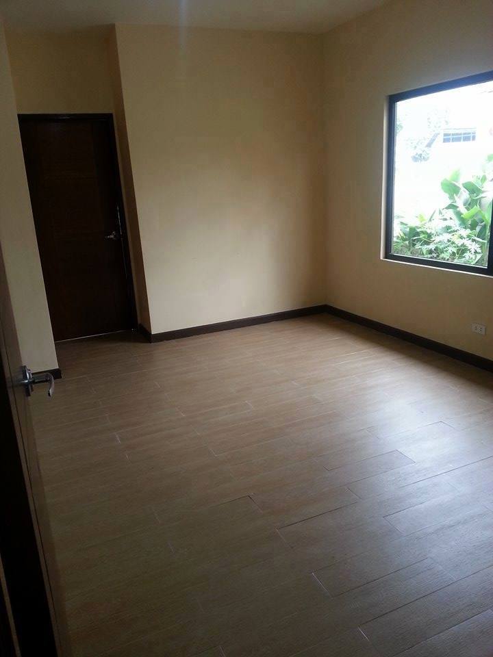 FOR SALE: Apartment / Condo / Townhouse Manila Metropolitan Area > Las Pinas 8