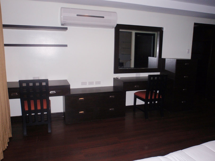 FOR SALE: Apartment / Condo / Townhouse Manila Metropolitan Area > Makati 1