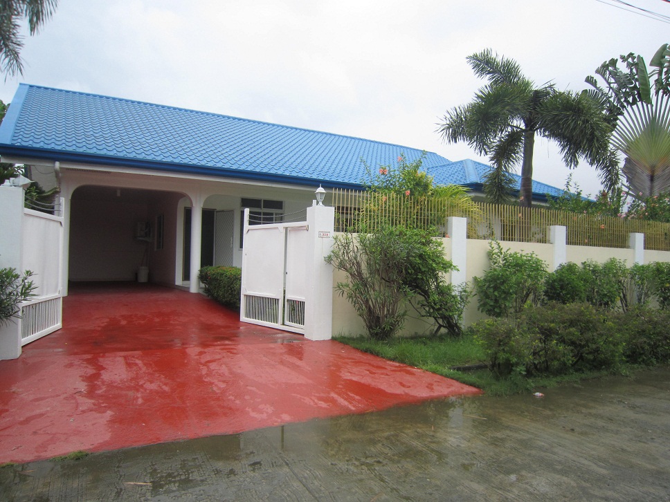 Lovely Bungalow house with swimming pool