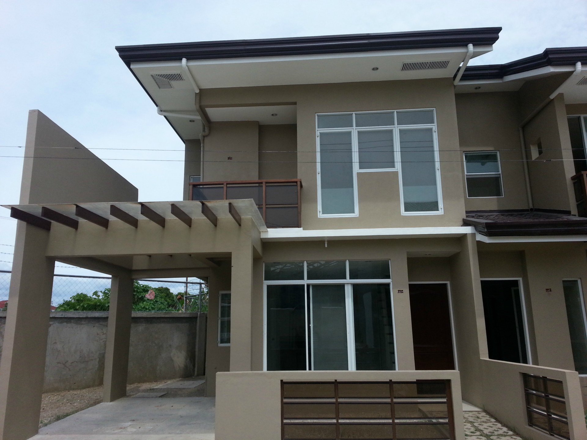 HERA`s FEATURES: FLOOR AREA: 120 sq.m. LOT AREA: 90-100 sq.m. 3 BEDROOMS					 3 TOILET AND BATH				 BALCONY AND GARAGE