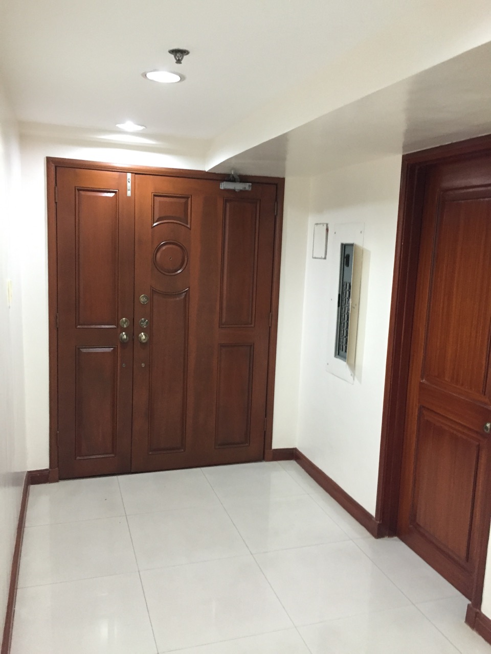 FOR RENT / LEASE: Apartment / Condo / Townhouse Manila Metropolitan Area > Makati 8