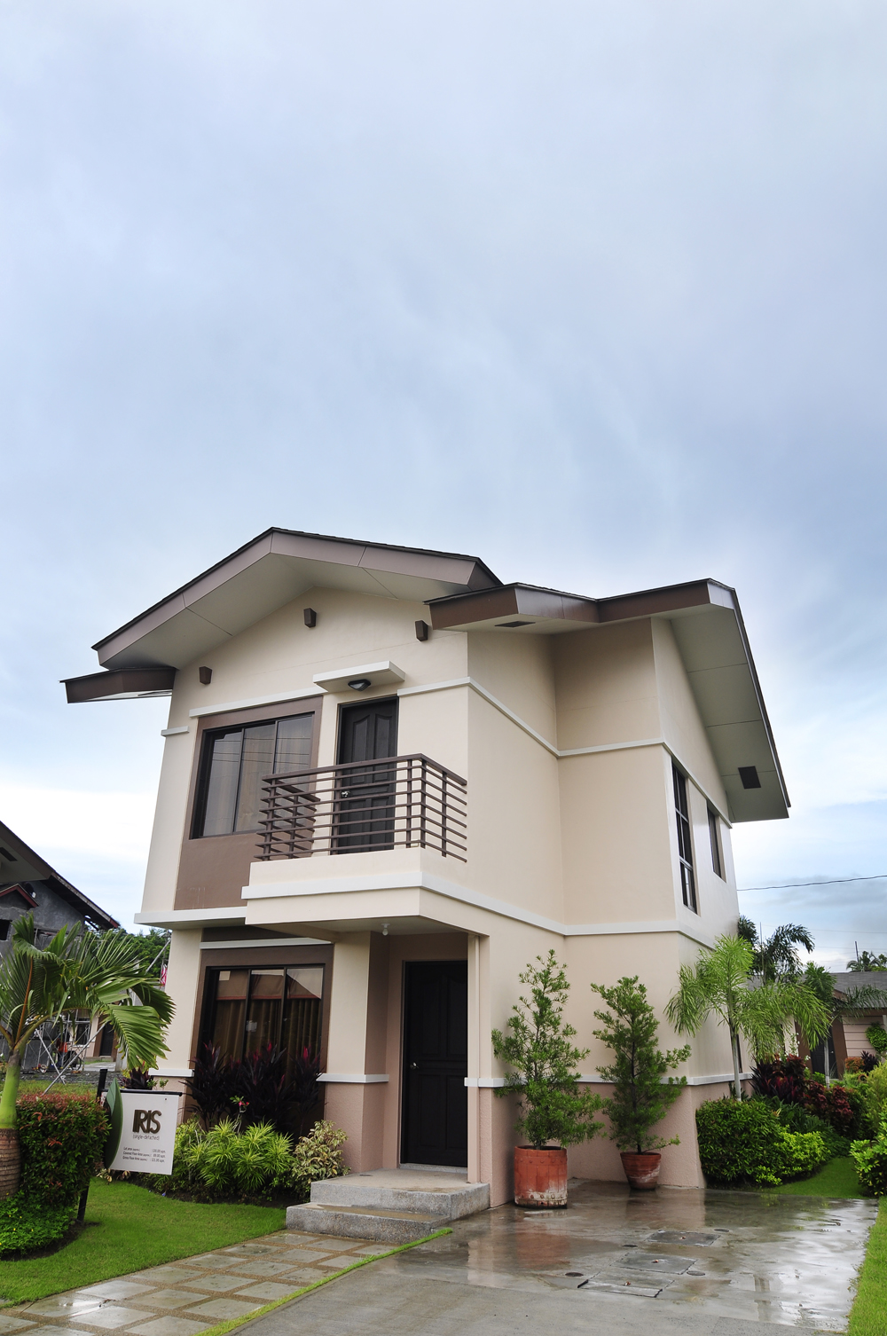 FOR SALE: Apartment / Condo / Townhouse Laguna > Cabuyao 1