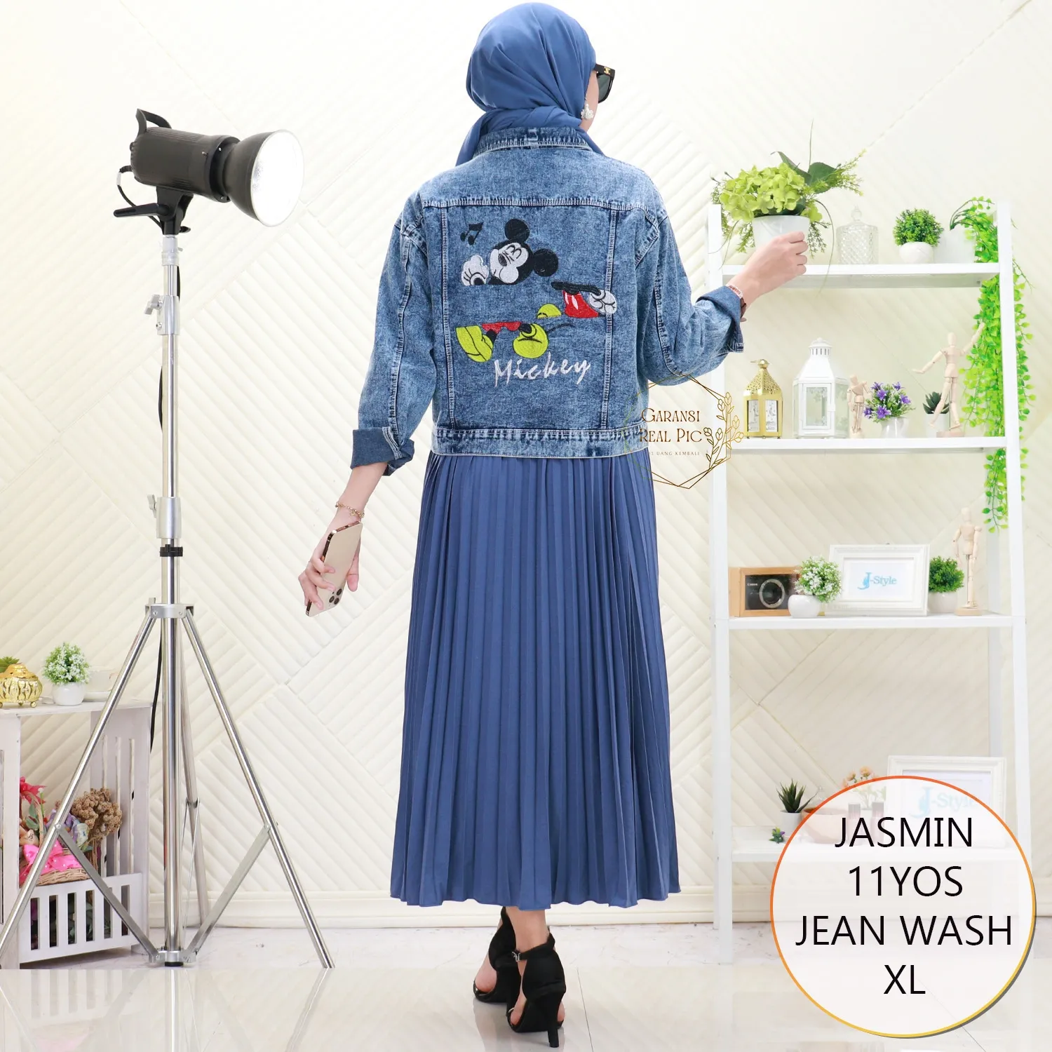 Jasmin Jaket Jeans Crop Oversize Motif Bordir Miki Timbul Lengan Kancing 11YOS Jean wash - bajubaru.id, Belanja Online di bajubaru.id saja 