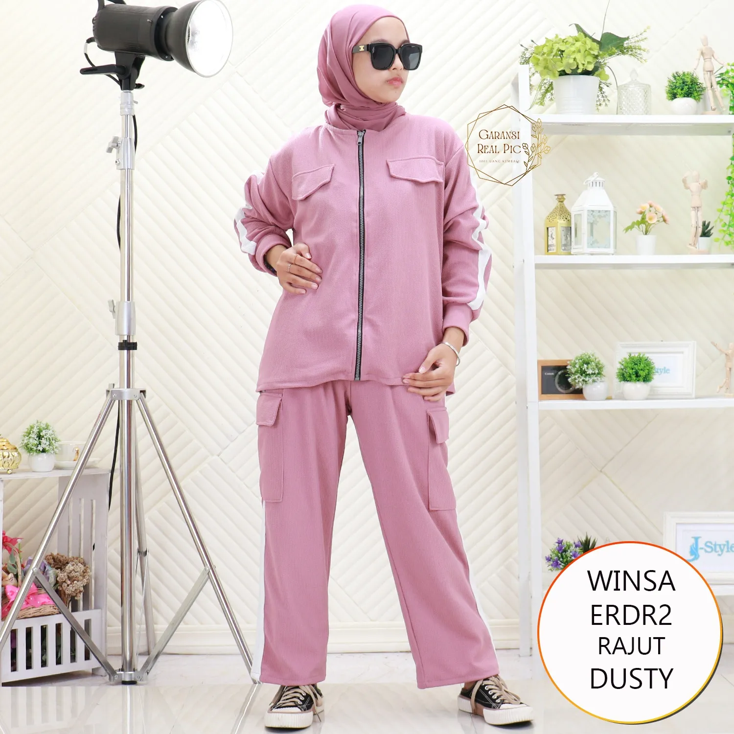 Winsa One Set Rajut Rib Oversize Resleting Depan List Lengan Putih