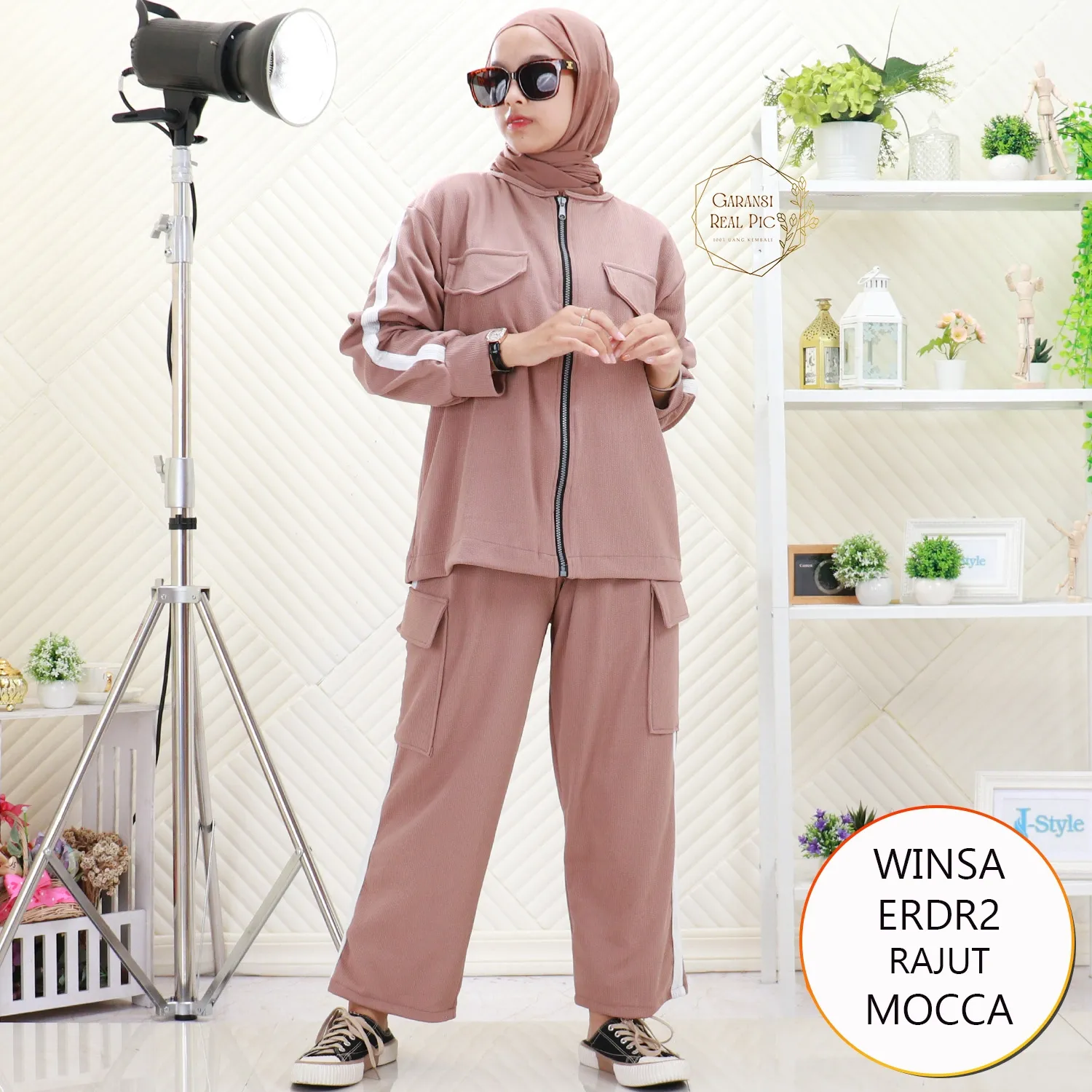 Winsa One Set Rajut Rib Oversize Resleting Depan List Lengan Putih