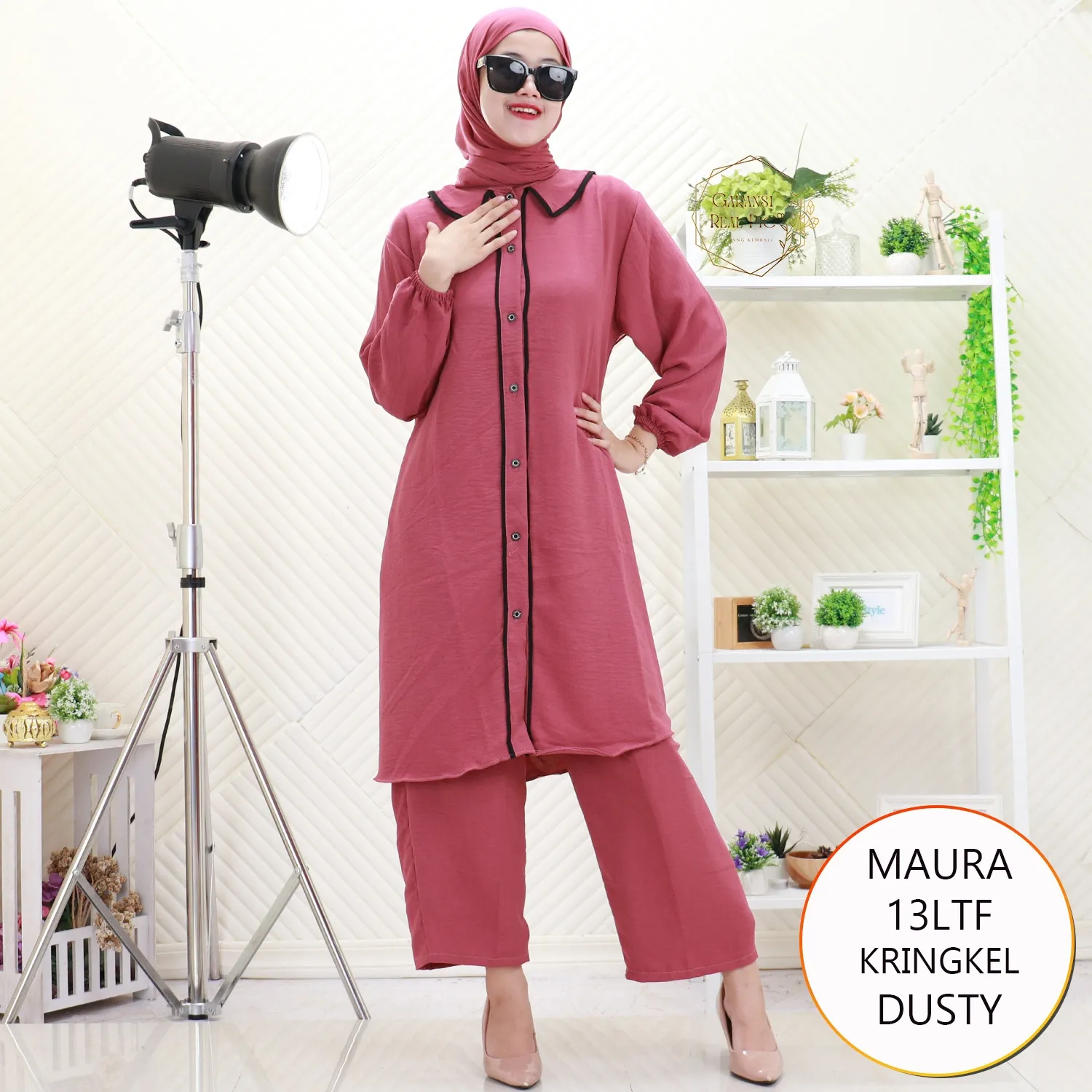 Maura One Set Tunik Wanita Muslimah Crinkle Airflow List Hitam Busui Friendly