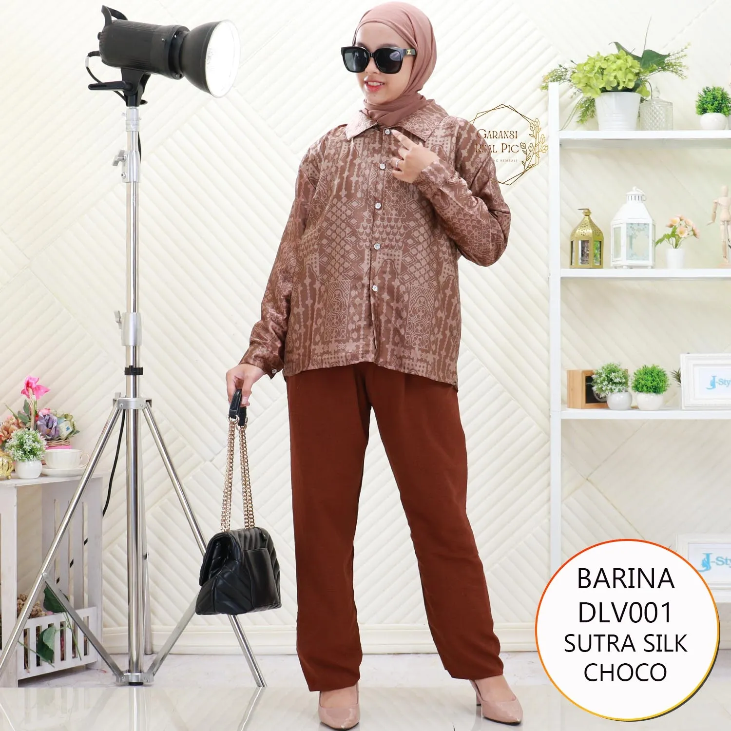 Barina One Set Kemeja Silk Full Kancing Motif Printing DLV001 Sutra Silk - bajubaru.id, Belanja Online di bajubaru.id saja 