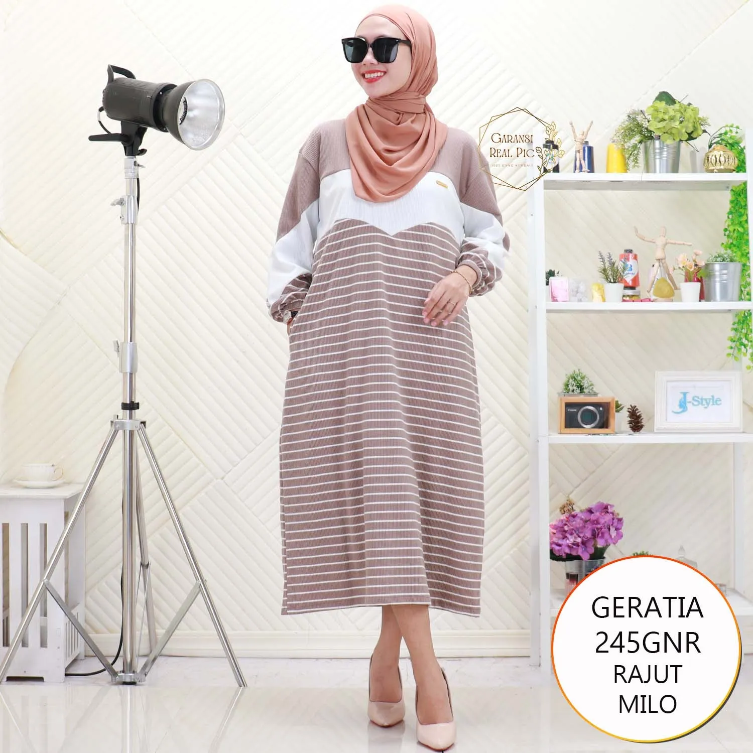 Geratia Midi Dress Rajut Tebal Motif Salur Geratia