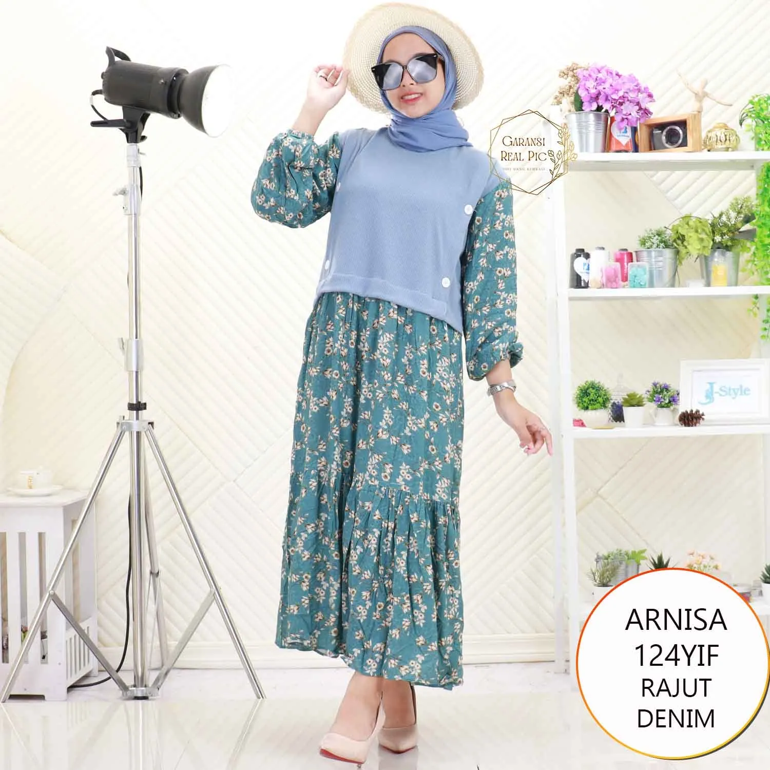 Arnisa Midi Dress Rajut Tebal Variasi Kancing Mix Rayon Motif