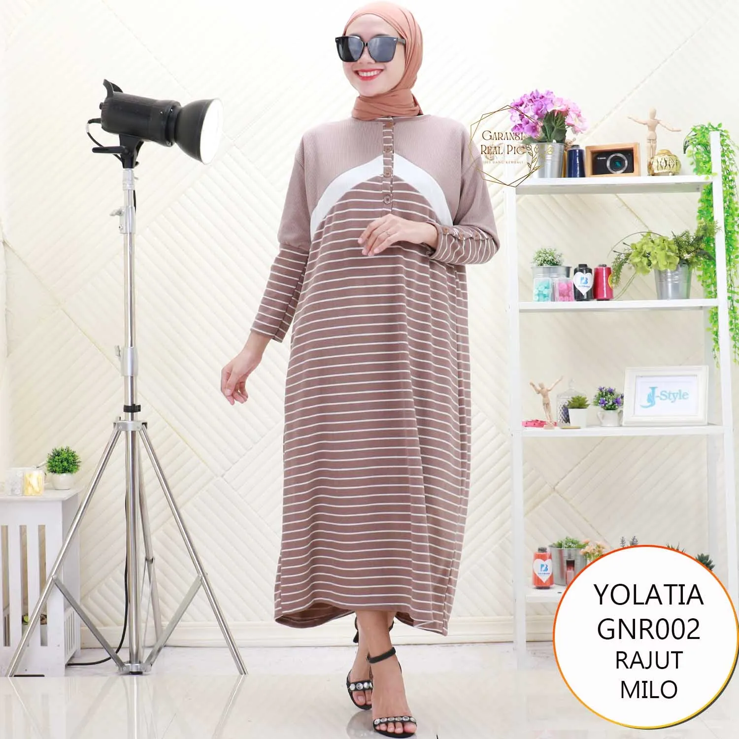 Yolatia Midi Dress Rajut Tebal Motif Salur Busui Friendly