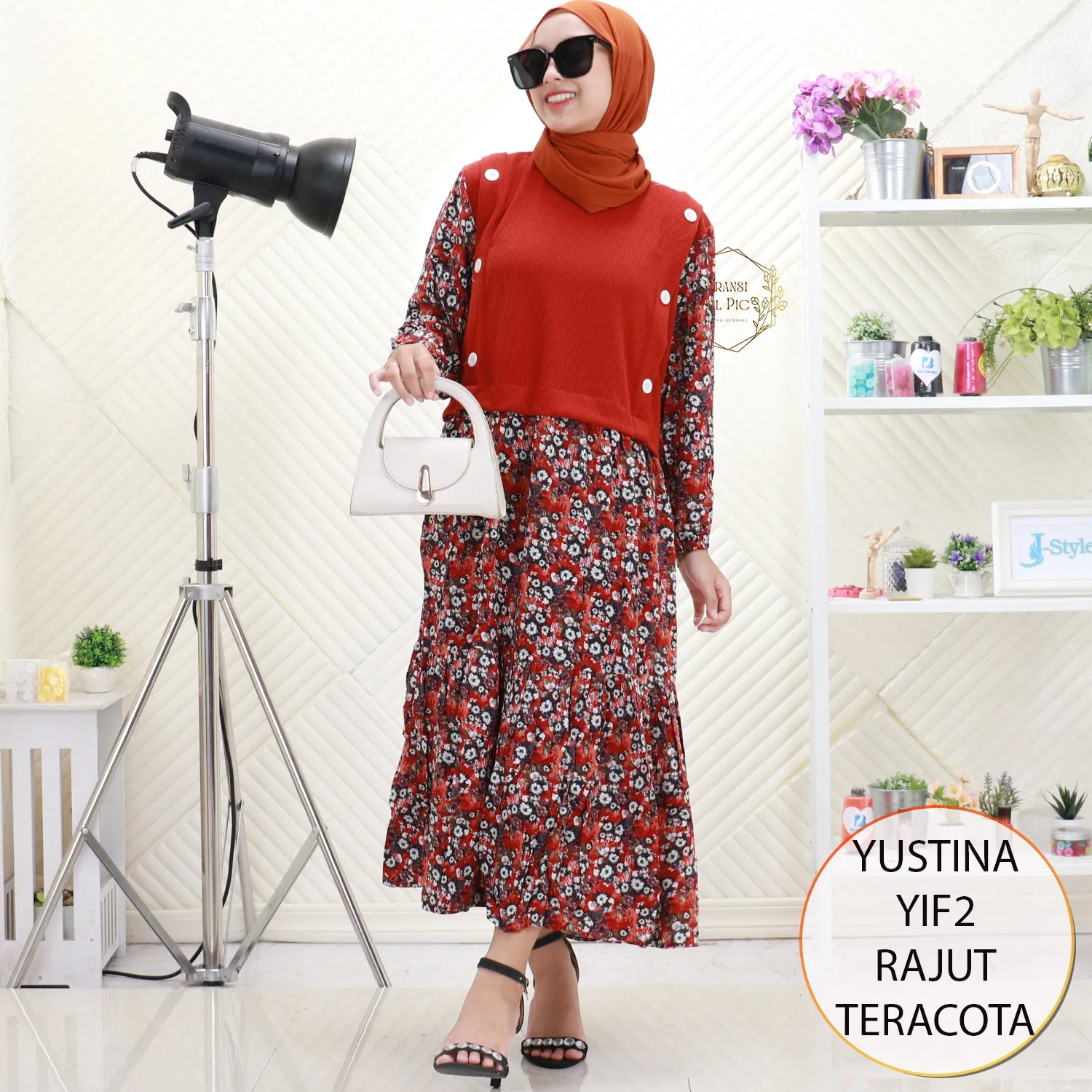 Yustina Midi Dress Rompi Rajut Menyatu Rayon Motif Bunga Variasi Kancing Depan