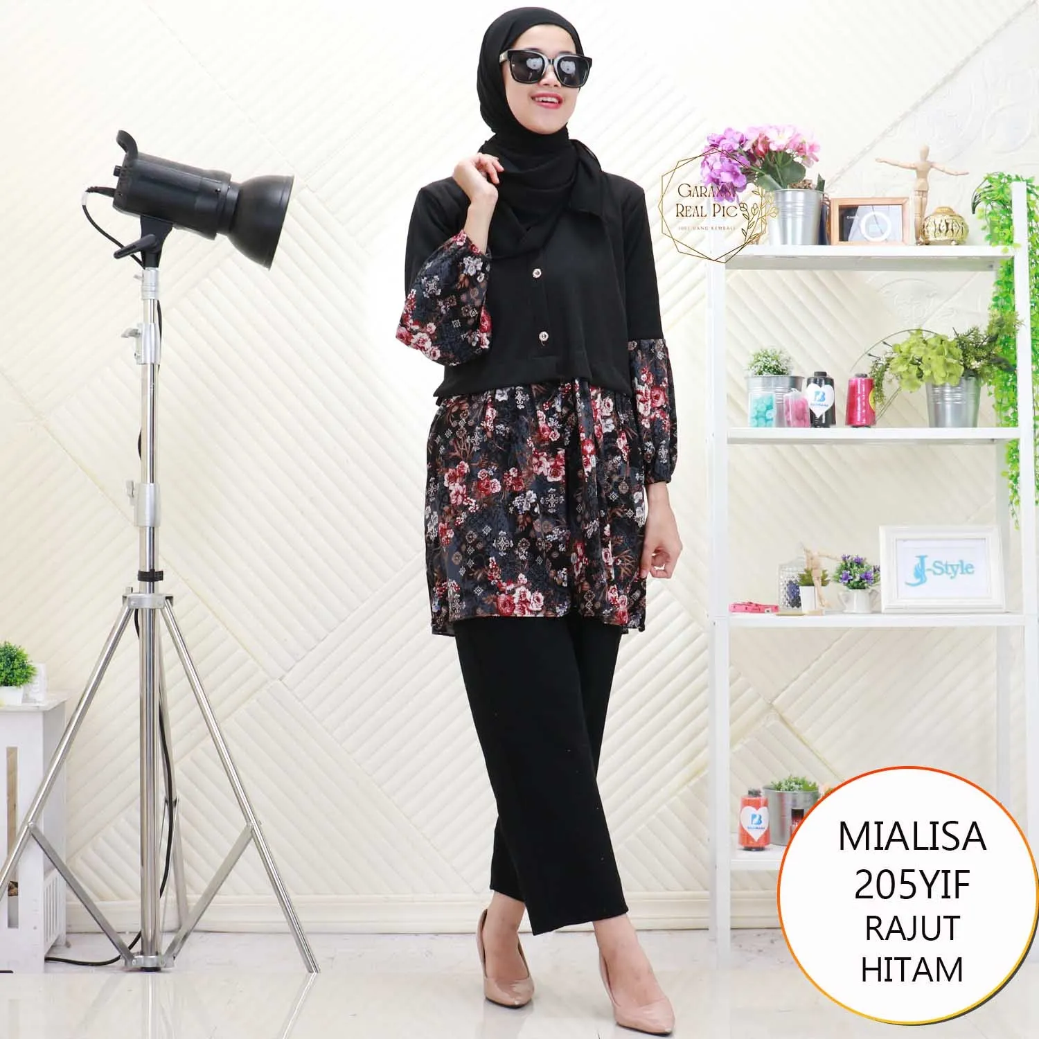 Mialisa Oneset Rajut Rib Tebal Motif Printing Variasi Kancing Depan