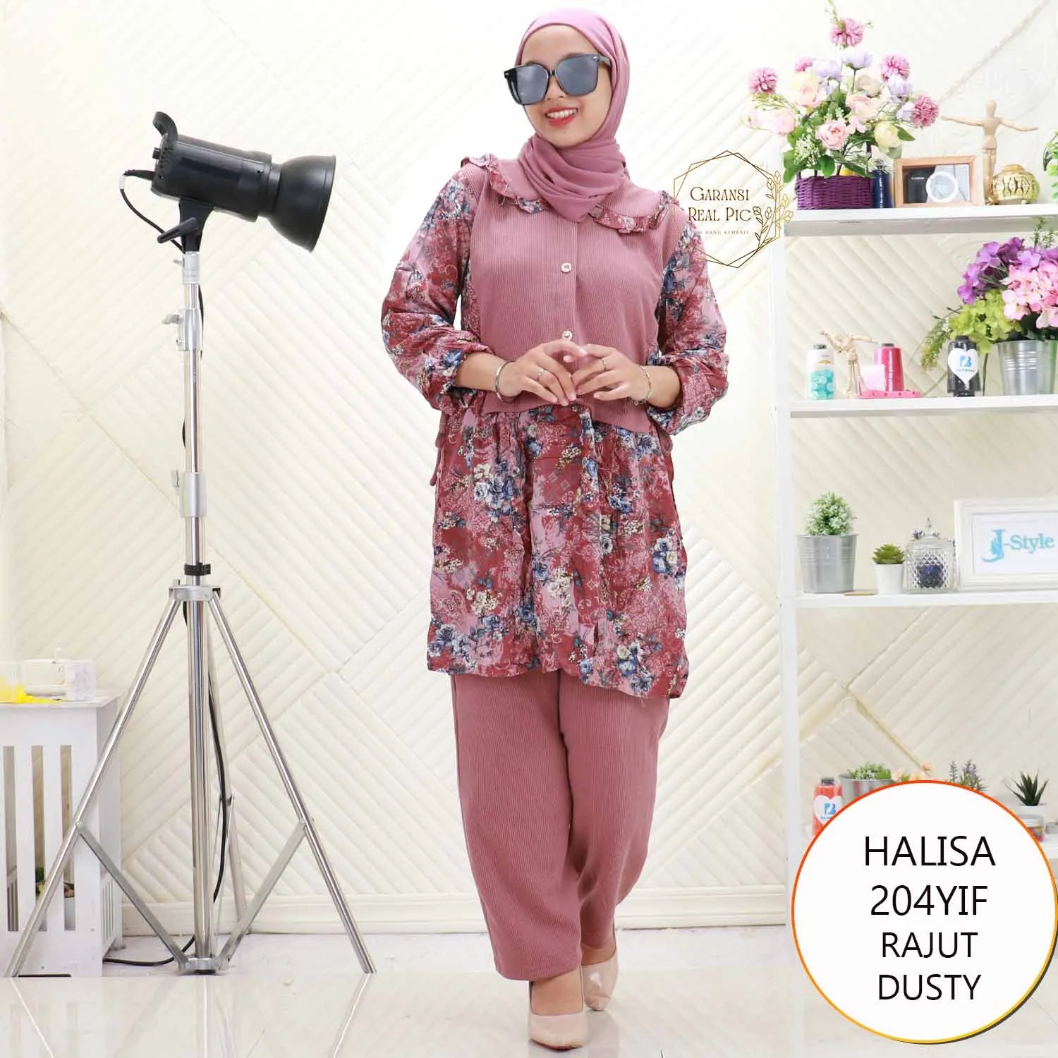 Halisa Oneset Rajut Tebal Motif Printing Variasi Kancing Depan