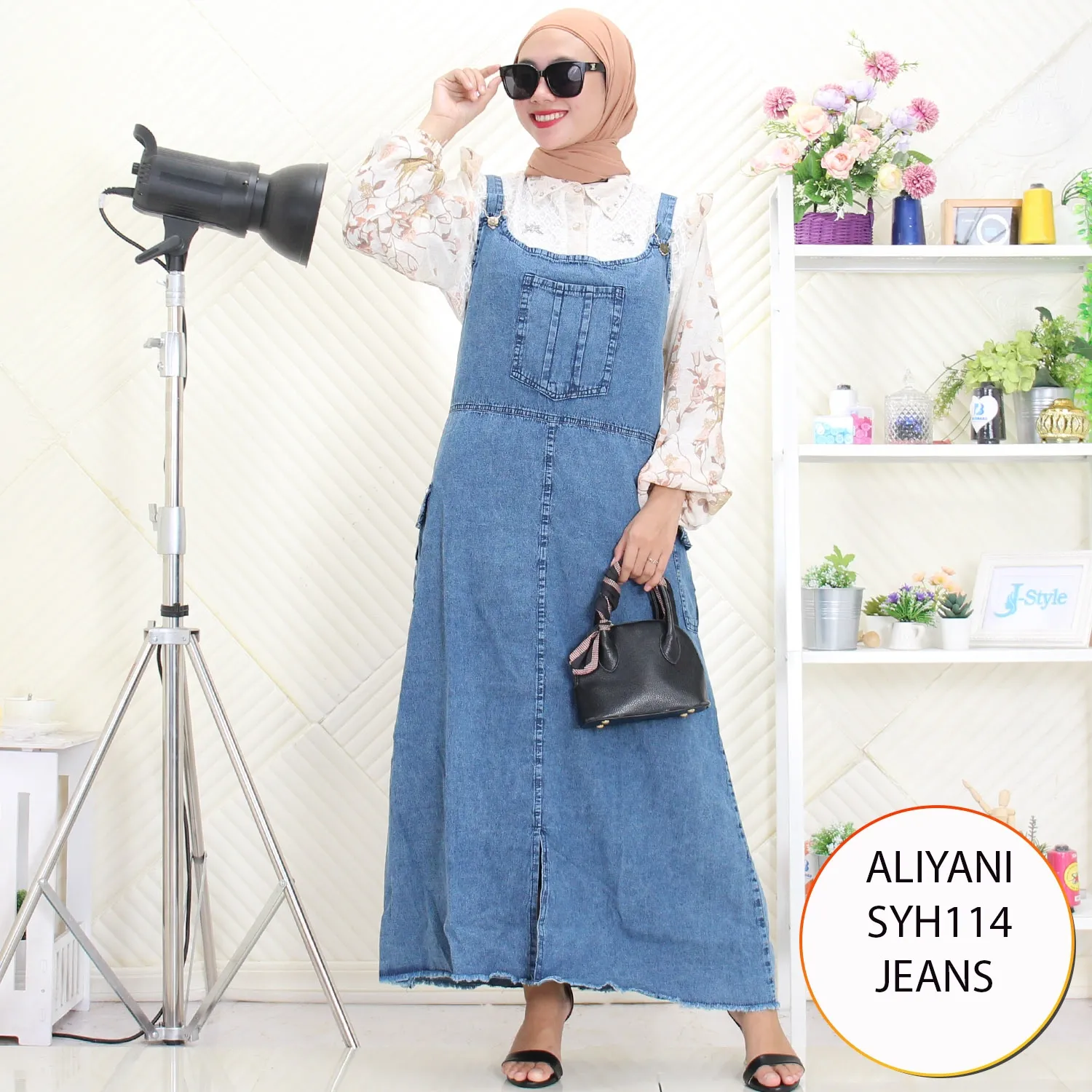 Aliyani Overall Jeans Wash Wanita Kantong 3 Belah Bawah Rawis