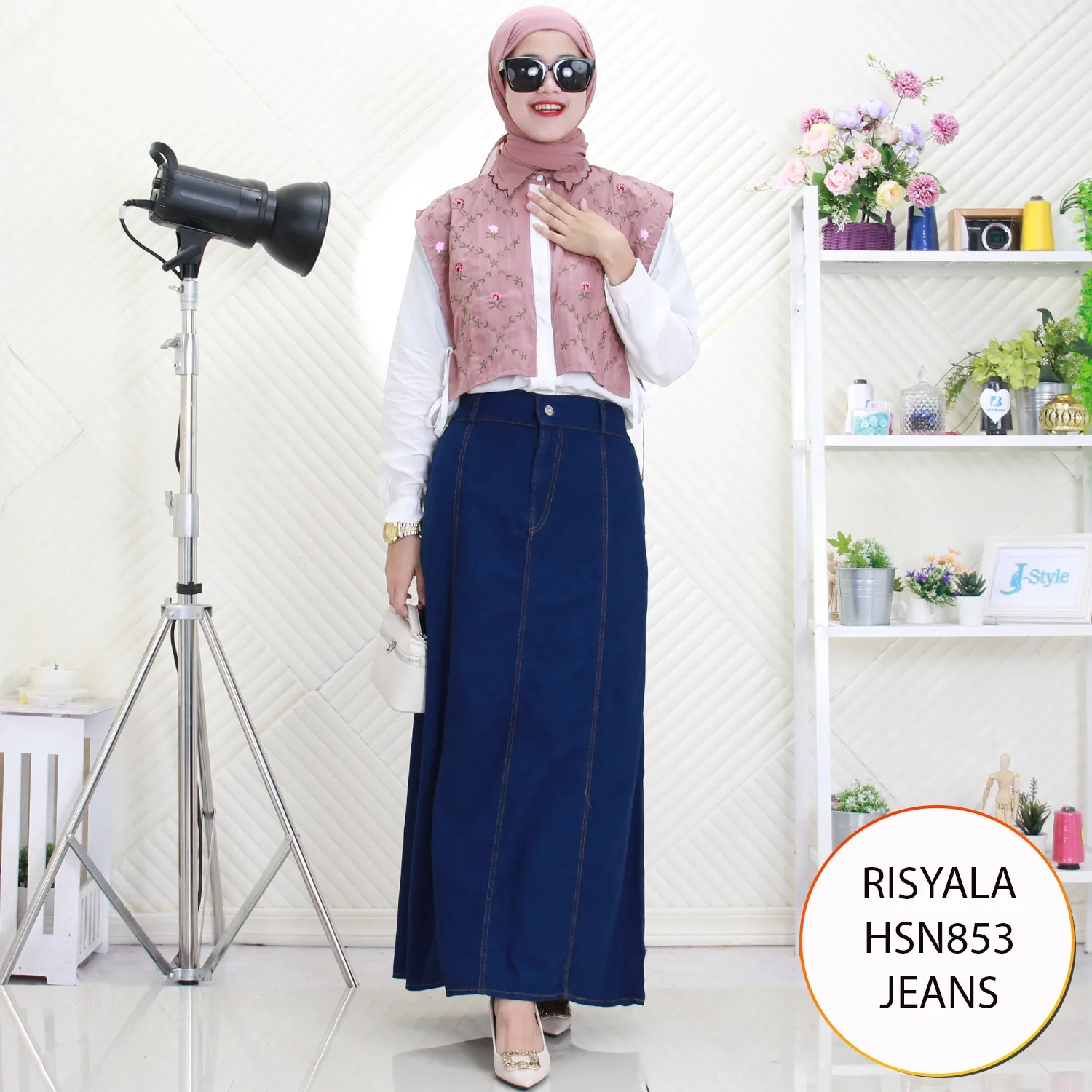 Risyala Rok Jeans Pinggang Karet Saku Kanan Kiri HSN853 Jeans - bajubaru.id, Belanja Online di bajubaru.id saja 