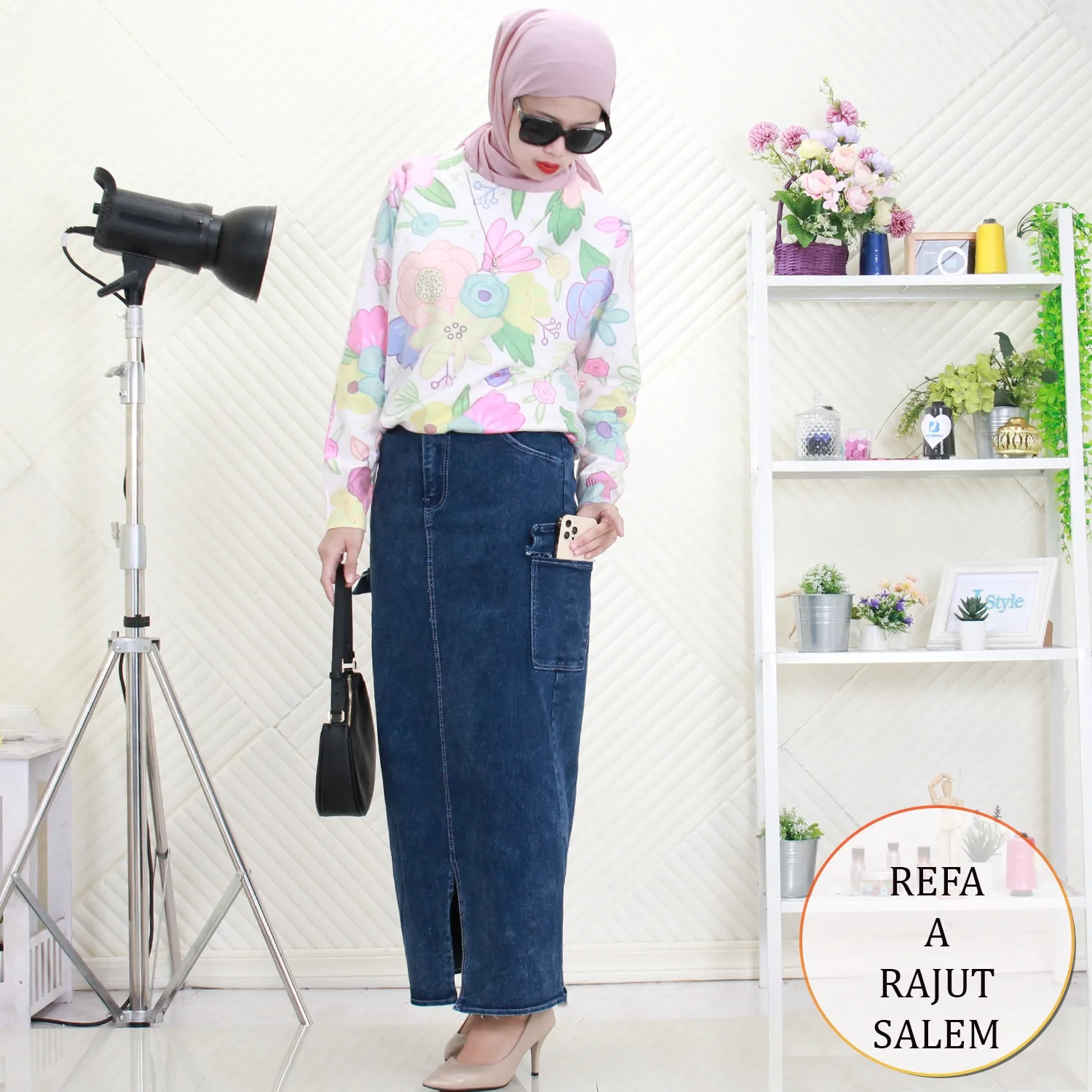 Refa Sweater Rajut Kerah Bulat Lengan Manset Motif Flora