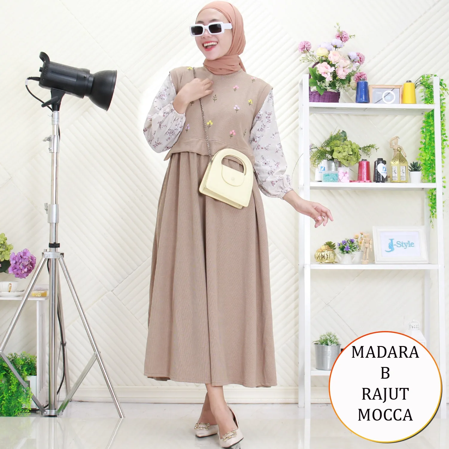 Madara Midi Dress Rajut Tebal Motif Bordir Timbul