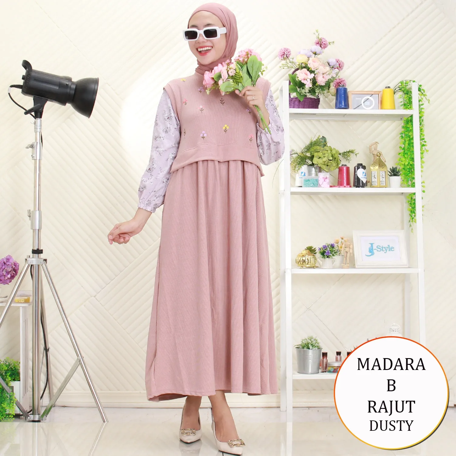 Madara Midi Dress Rajut Tebal Motif Bordir Timbul