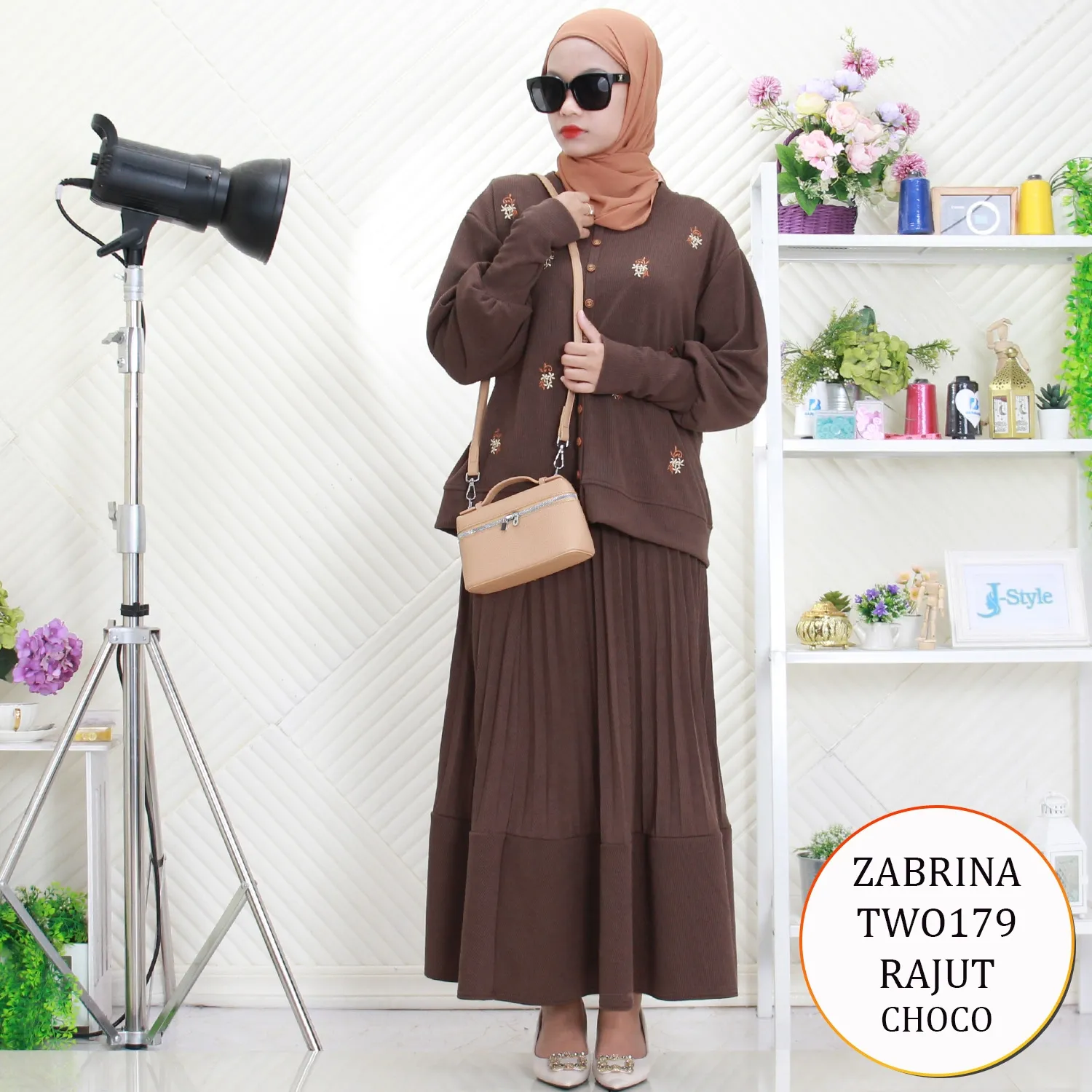 Zabrina Setelan Rok Rajut Kancing Variasi Motif Bordir Timbul