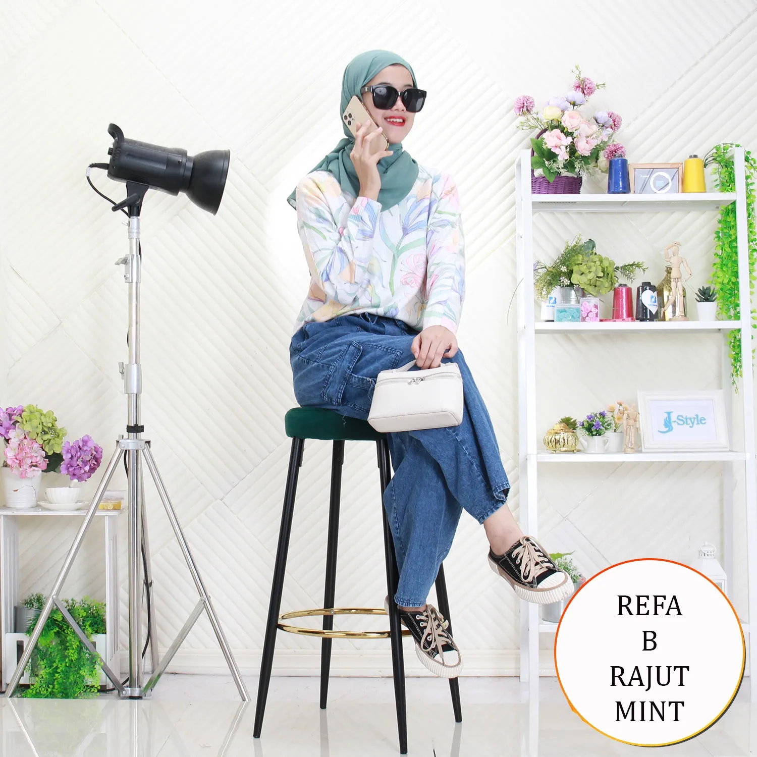 Refa Sweater Rajut Kerah Bulat Lengan Manset Motif Flora