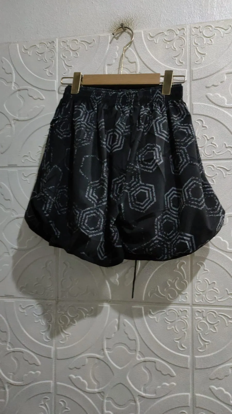 Cikali Celana Pendek Unisex Pinggang Karet Motif Embos
